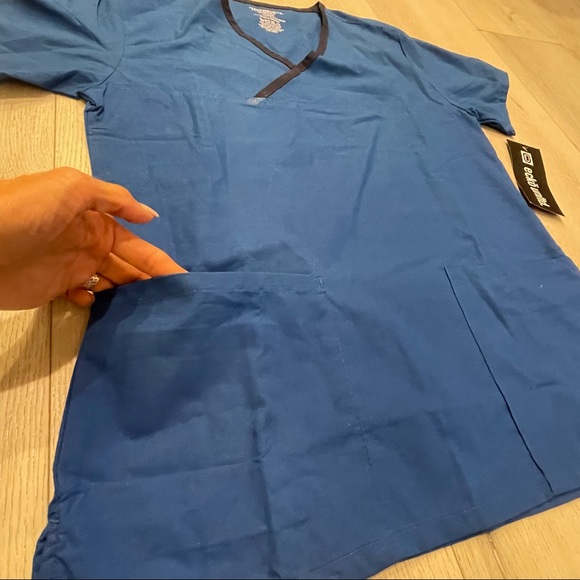 NWT ECKO UNLTD SCRUBS Short Sleeve V-Neck Pullover Blue Scrubs Top Size M - Picture 3 of 8